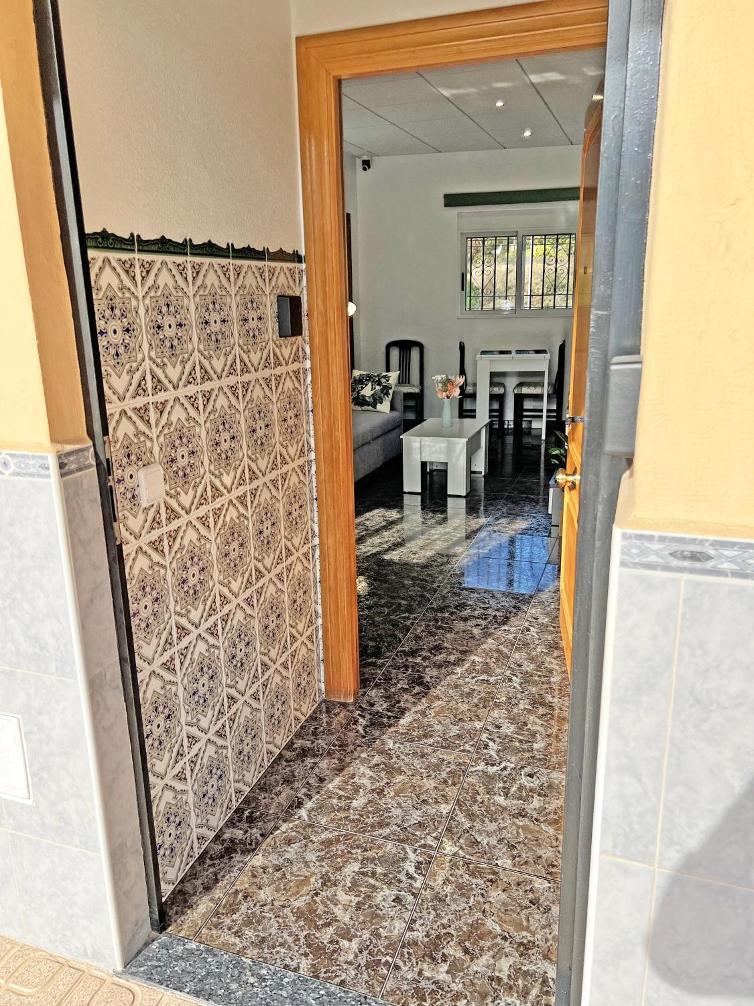 A 100 Metros De La Playa. Parking Gratuito Privado Apartment Alicante Bagian luar foto